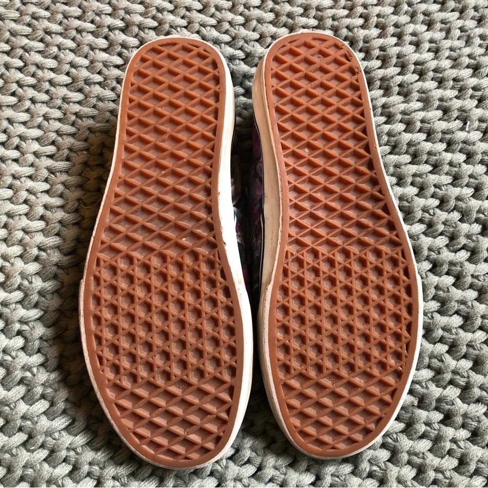 Abstract Rose Vans - Picture 7 of 9